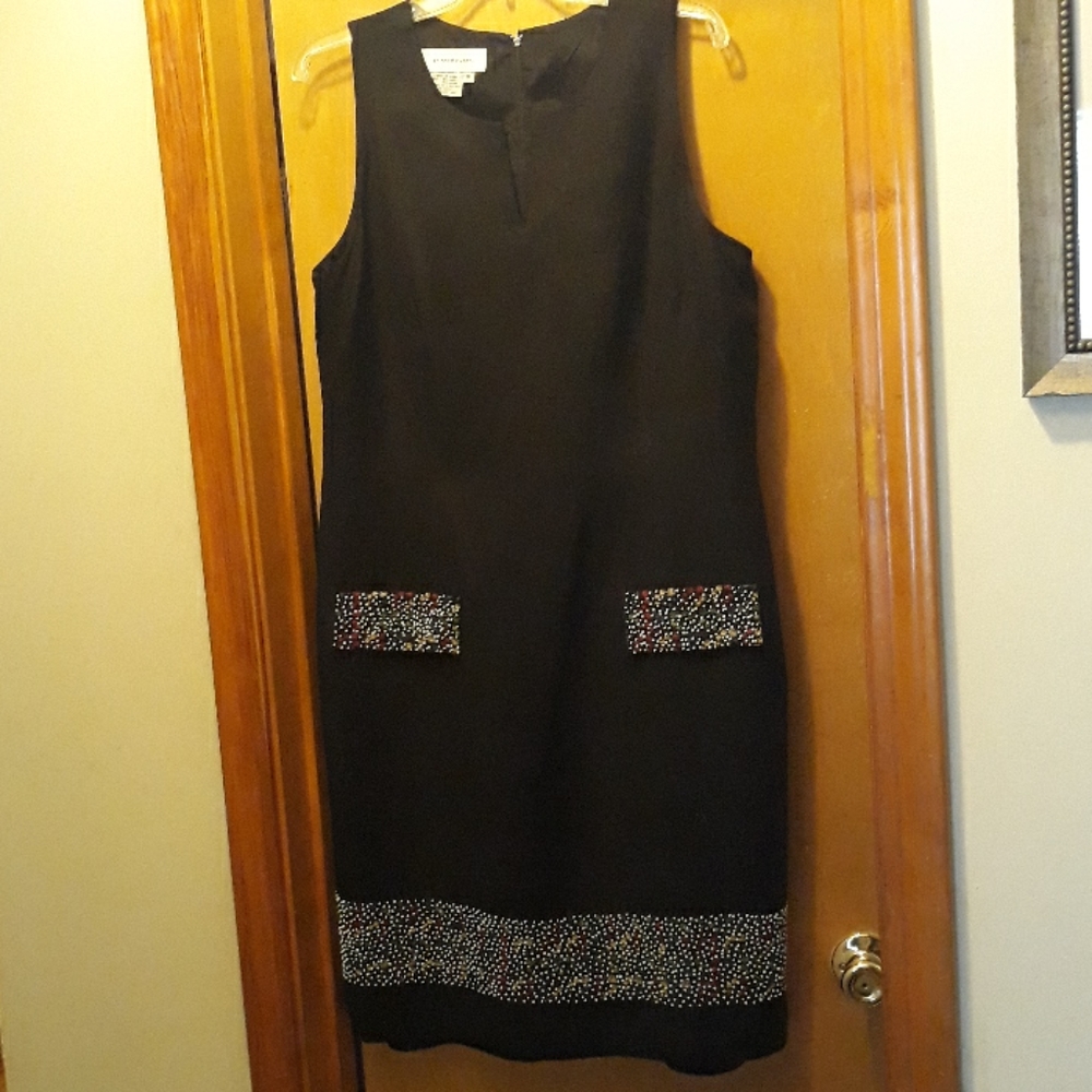 Black sleeveless linen dress